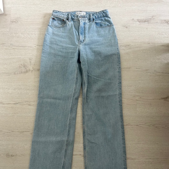Abercrombie & Fitch Curve Love 90’s Relaxed Jeans - Picture 5 of 8